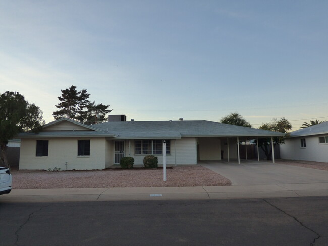 Building Photo - South Scottsdale Charmer!  3 Bedroom 2 Bat...