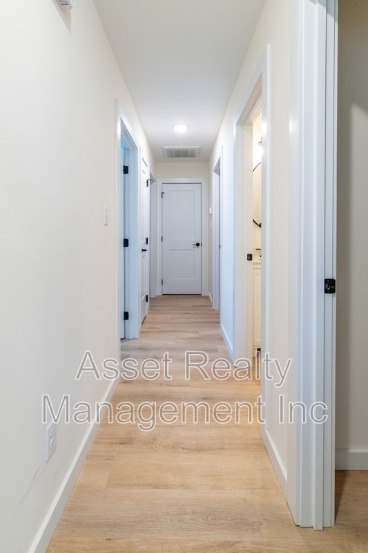 Building Photo - 205 Kingwood Rd