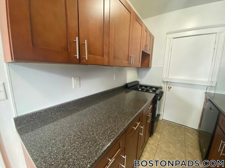 Building Photo - 1163 Boylston St