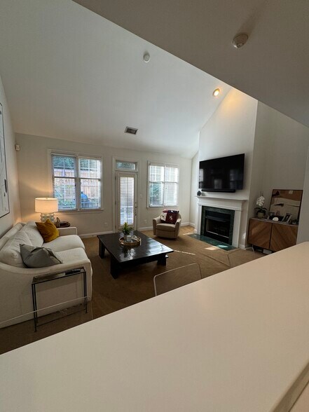 Building Photo - 1156 Hampton Gardens Ln