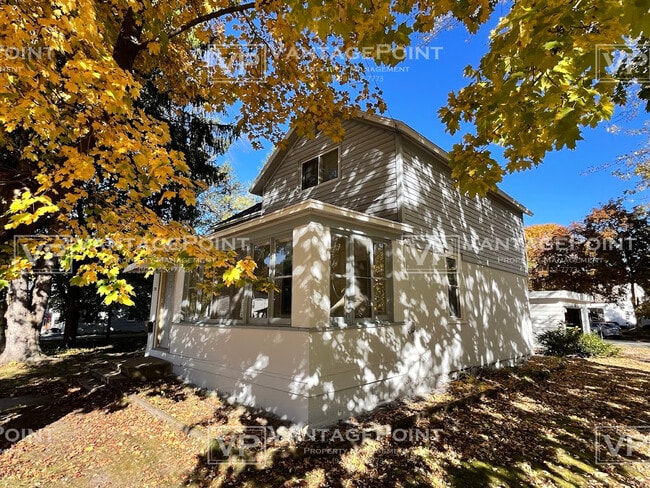 Building Photo - 370 S Main St