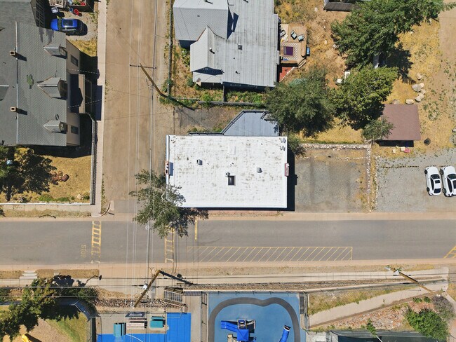 Building Photo - 401 Rose St