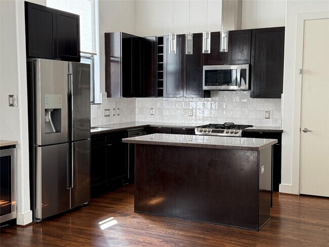 Building Photo - 1608 W Webster St