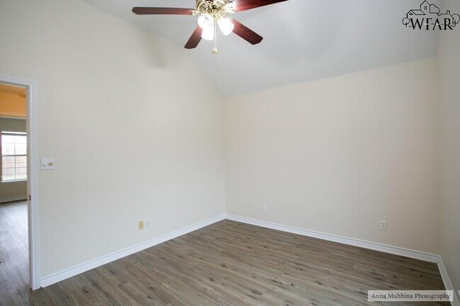 Building Photo - 8 St Andrews Ct