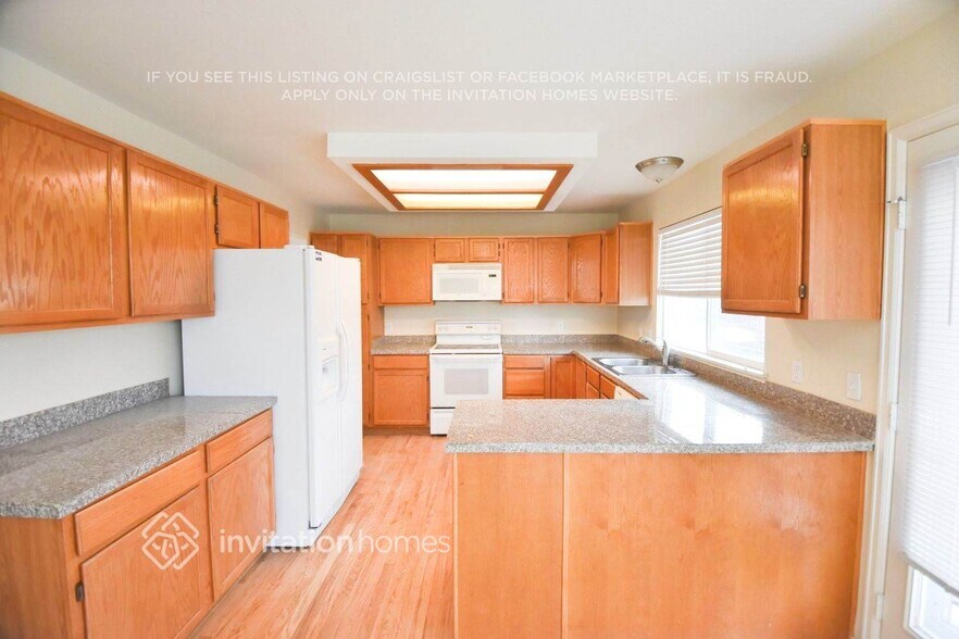 Building Photo - 1572 Beacon Hill Dr