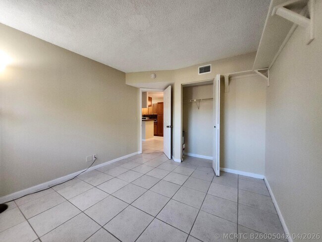 Building Photo - 545 Trace Cir