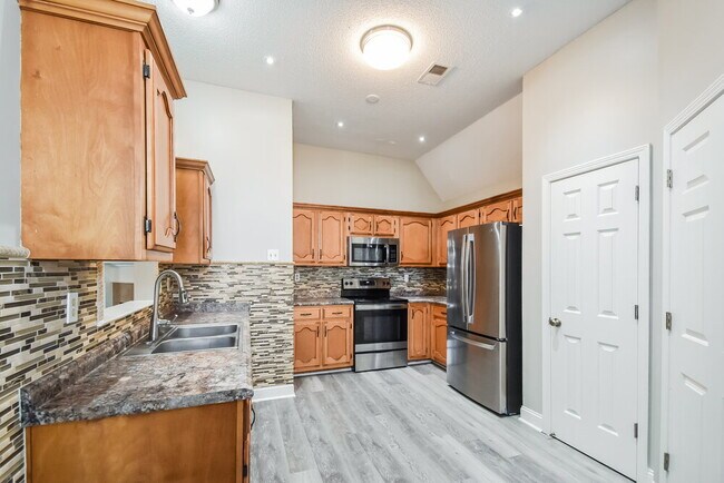 Building Photo - 8457 Regal Bend Dr