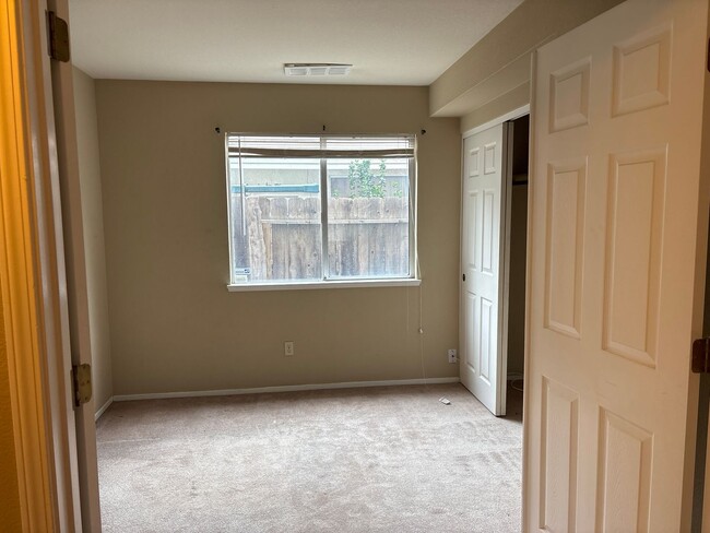 Building Photo - Ideal Salida Neighborhood! Upgraded lamina...