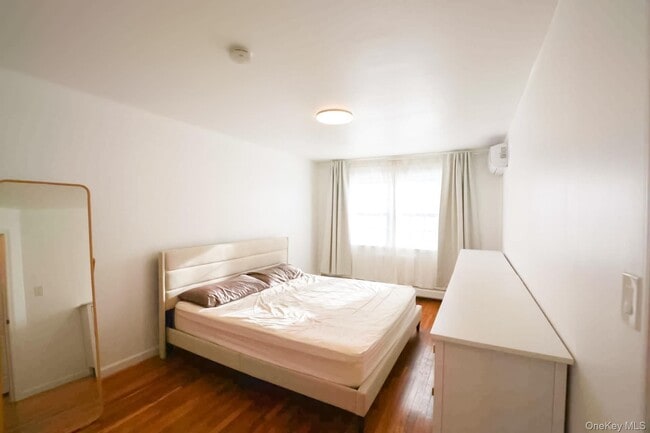 Building Photo - 212-72-212-16 16th Ave