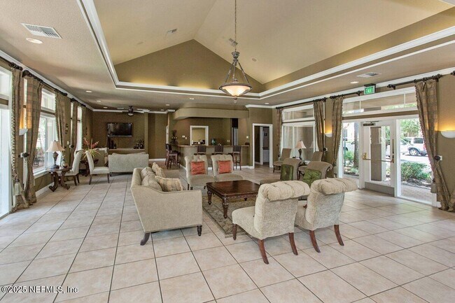 Building Photo - 5 Arbor Club Dr