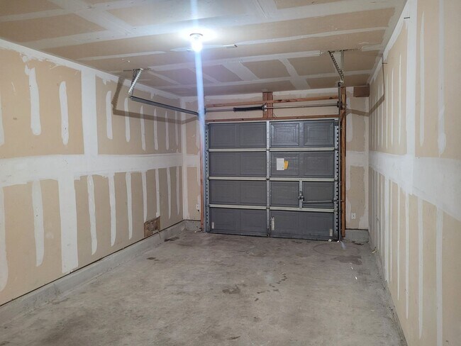 Building Photo - 3 BD 2BA Home