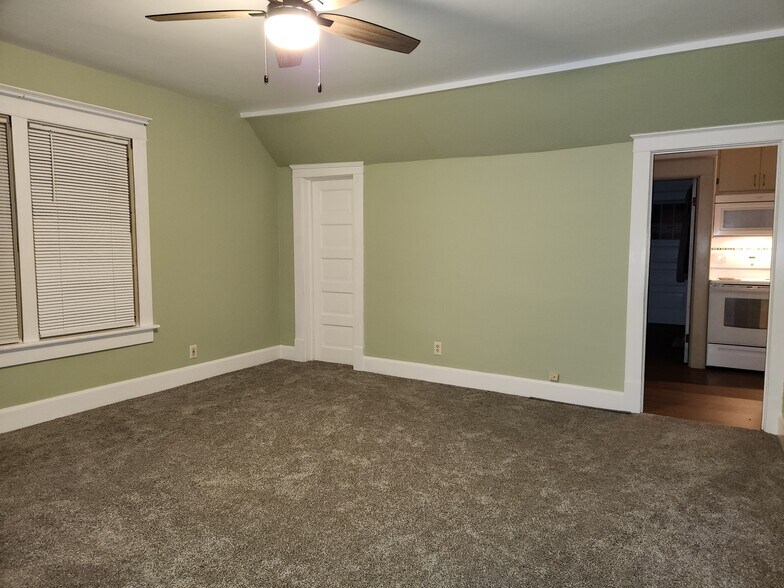 Building Photo - 614 Isabella St