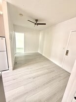 Building Photo - 1043 NW 2nd St