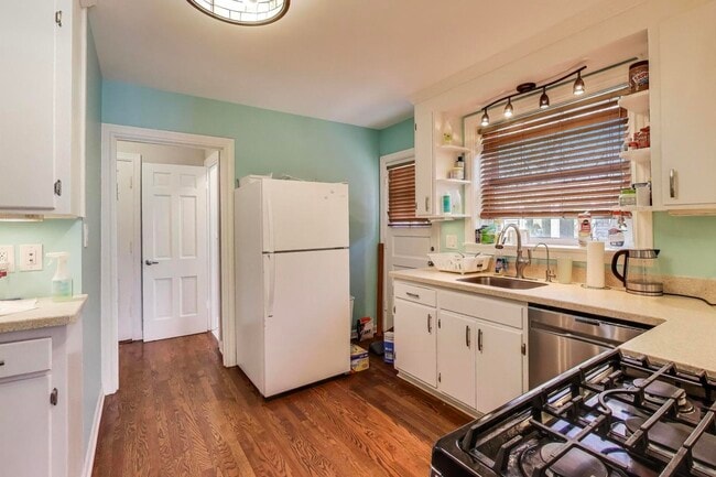 Building Photo - 4350 Bobolink Terrace