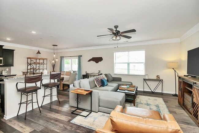 Building Photo - Beautiful Corner Lot 3BD/2.5BA w/ Fenced Yard