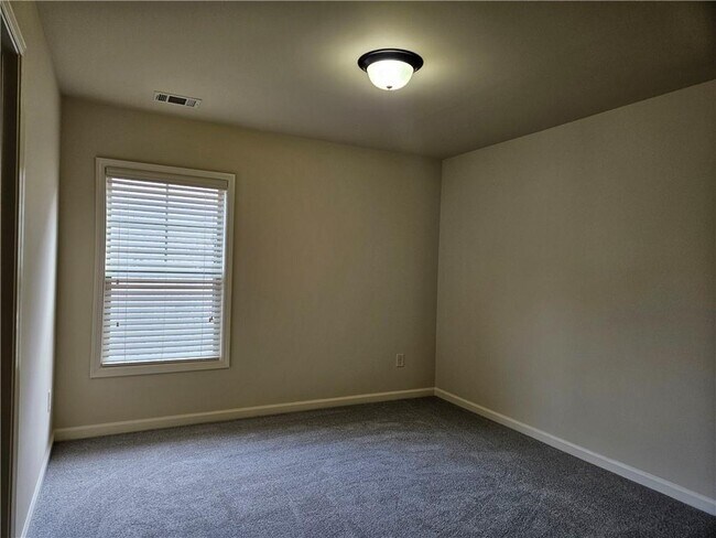 Building Photo - 3155 Stonecrest Dr