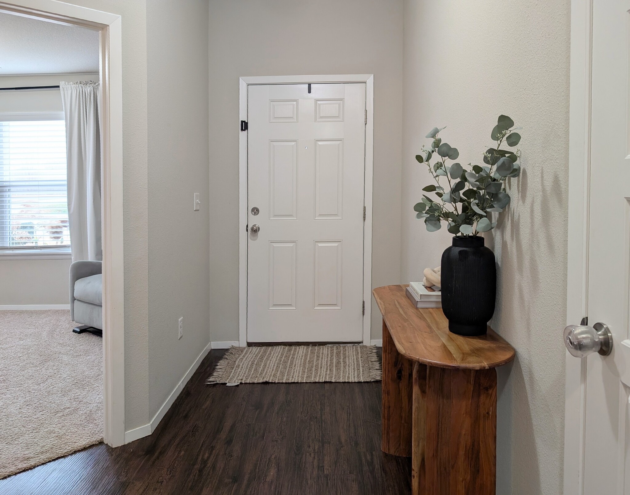 Front Entry - 1640 Forest Dr