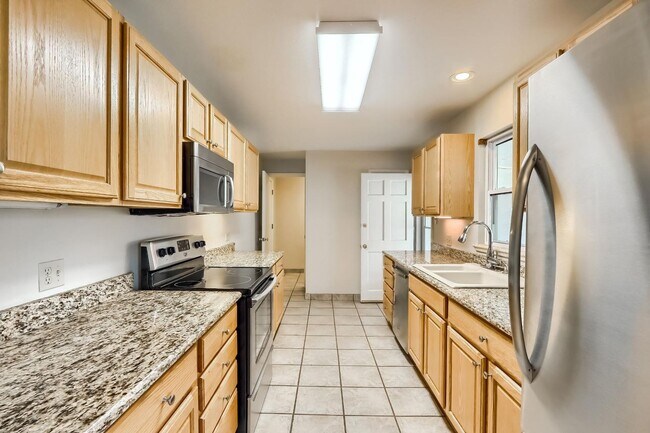 Building Photo - 2 Bedroom single family home in Denver