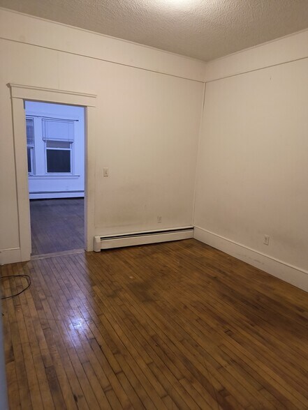 Building Photo - 435 Child St