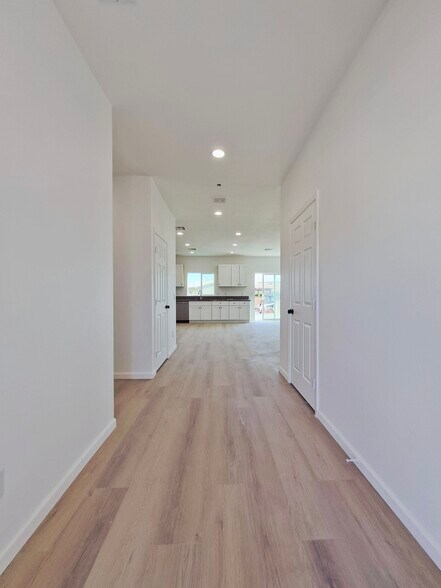 Building Photo - 9840 Mesquite Ave