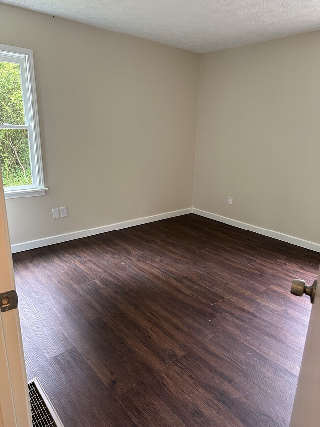 Building Photo - 184 Walker Ln