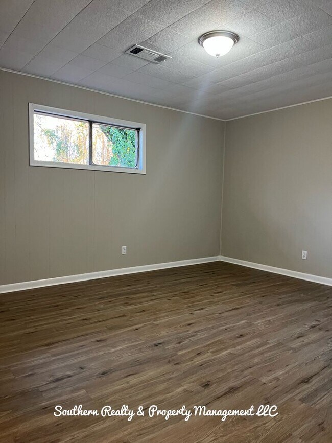 Building Photo - Newly Remodled Wetumpka Home