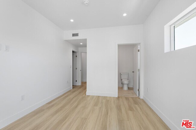 Building Photo - 10963 Calvert St