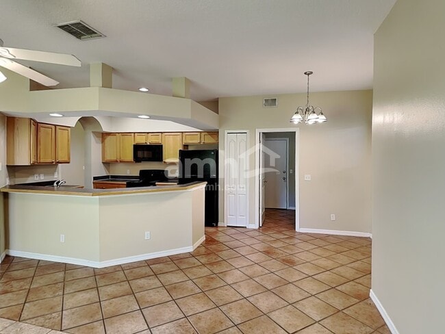 Building Photo - 633 Prince Ln