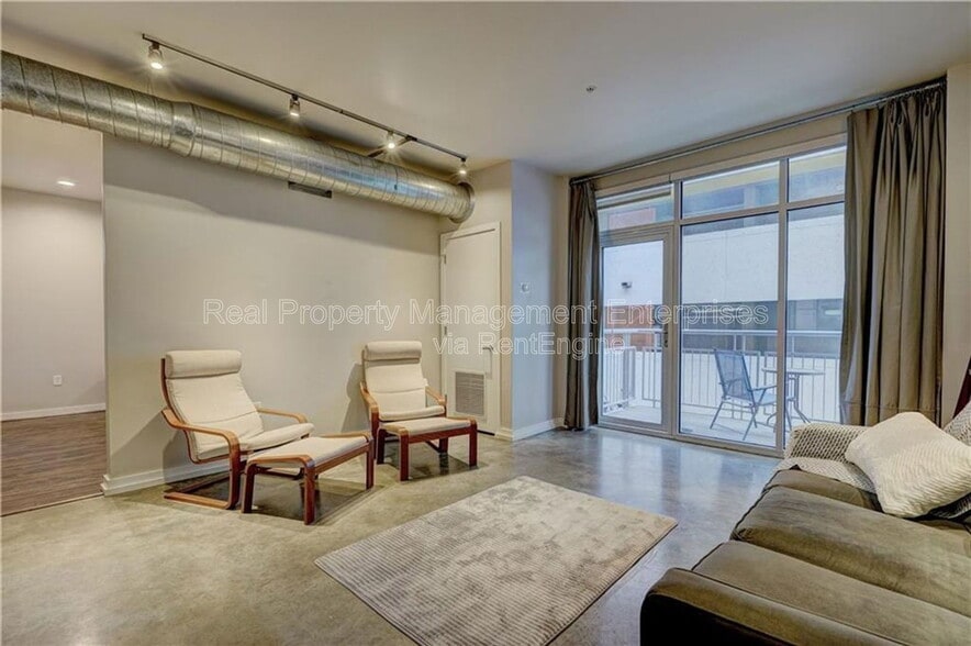 Building Photo - 1 NE 2nd St