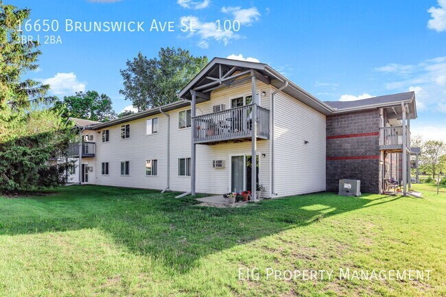 Building Photo - 16650 Brunswick Ave SE