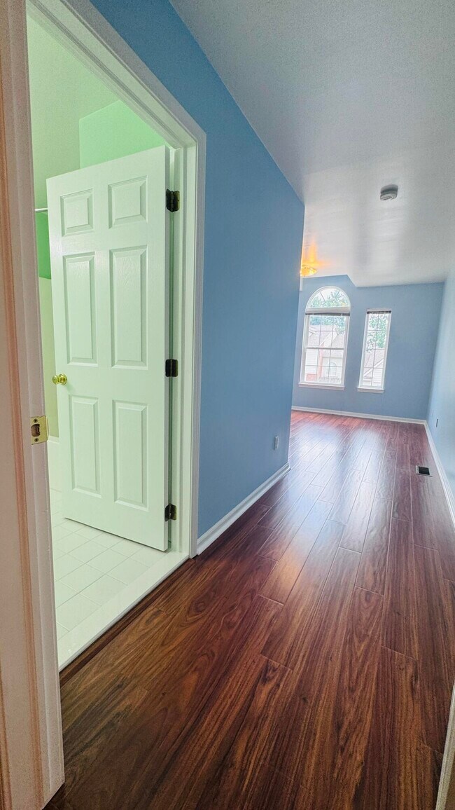 Building Photo - 37572 Newburgh Park Cir