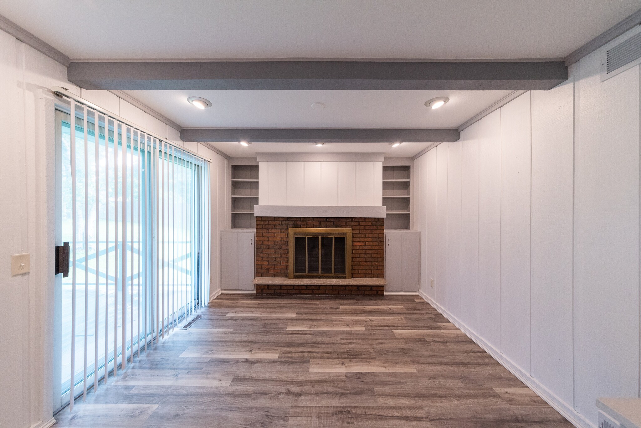 Den - 5312 Trafalger Pl