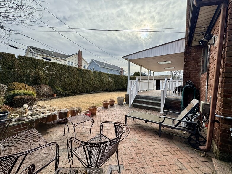 Building Photo - 23 Center Dr