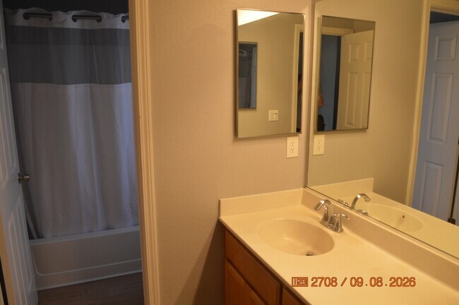 Building Photo - 5305 Cottage Cove Dr