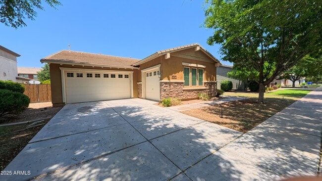 Building Photo - 3742 E Comstock Dr