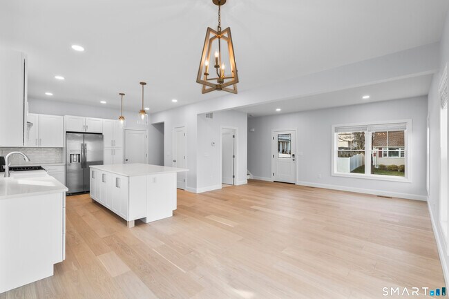 Building Photo - 183 Vesper St