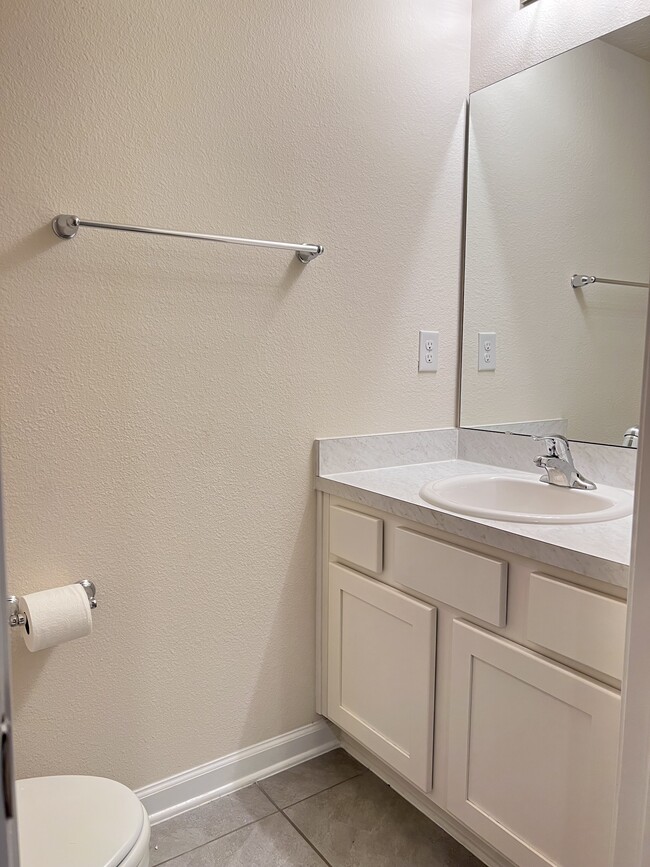 Building Photo - 9489 Star Dr