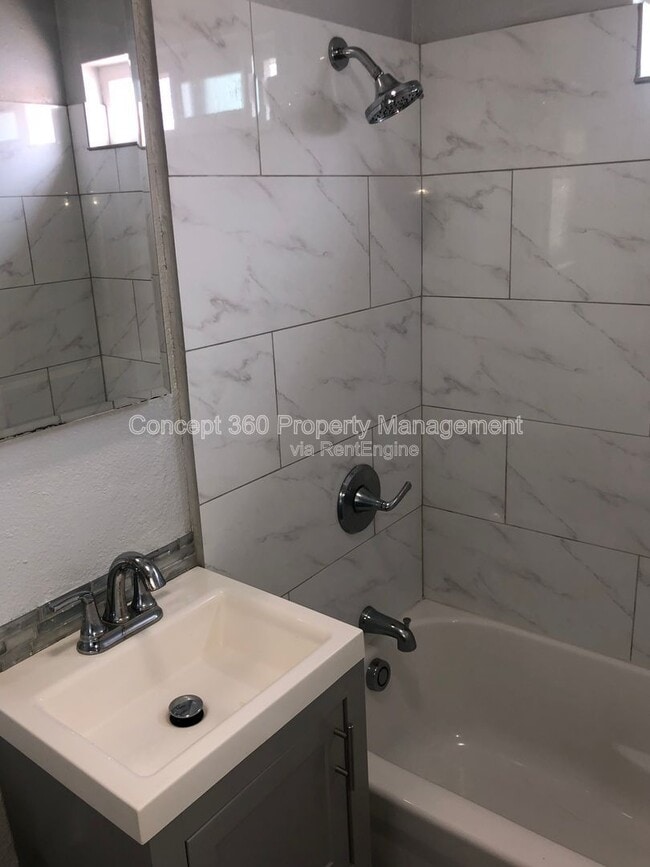 Building Photo - 1910 E 59th St