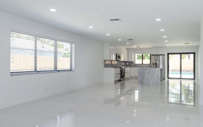 Building Photo - 524 NW 53rd St