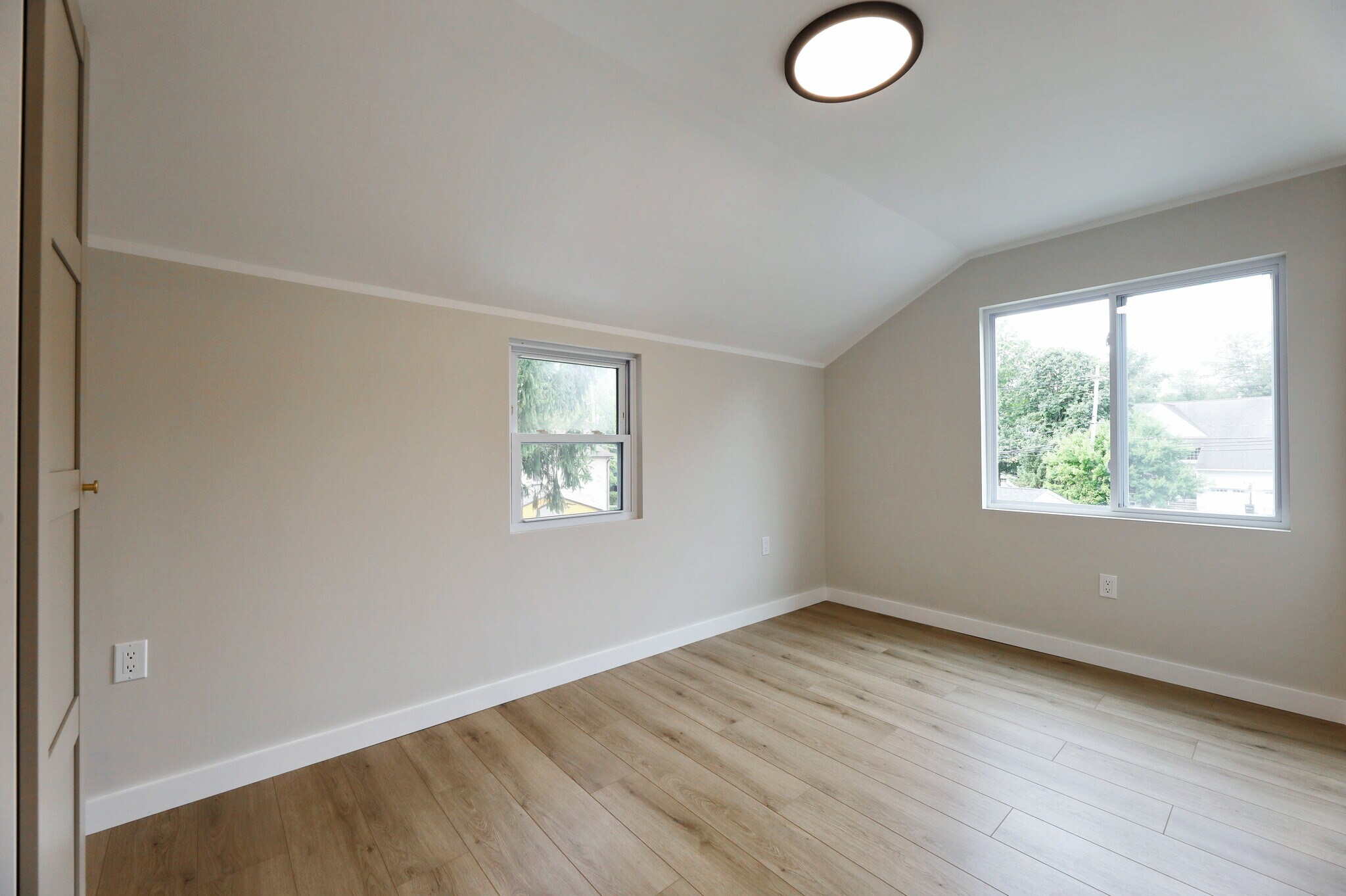 Building Photo - 205 Island Rd