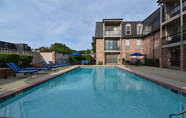 Building Photo - 2425 Underwood St