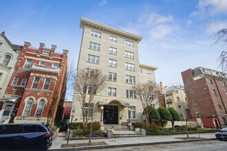 Building Photo - 1BR/1BA w/ Private Patio in DuPont Circle! Location, Location, Location!