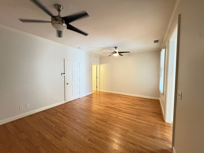 Building Photo - Townhome Available in North Main Community Downtown Greenville!