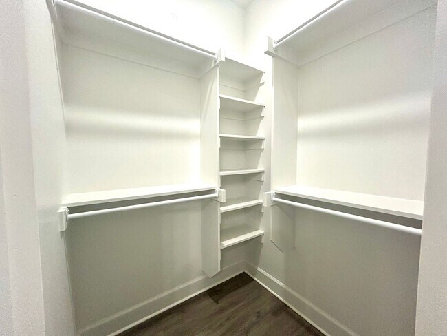 Building Photo - Centerton Home Available NOW! 4 bed, 2 full bath no carpet home. LARGE fenced backyard