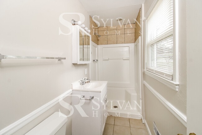 Building Photo - Spacious 4 bedroom updated home!