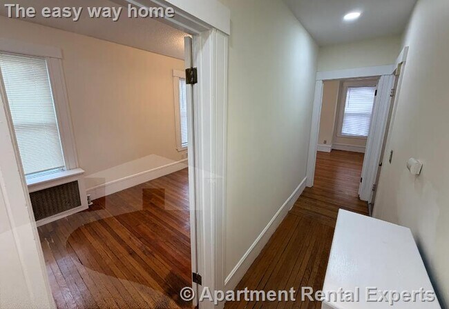 Building Photo - 158 Holland St