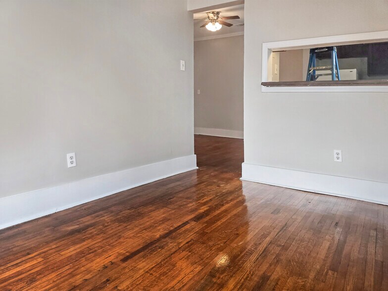 Building Photo - 1534 N Parkway