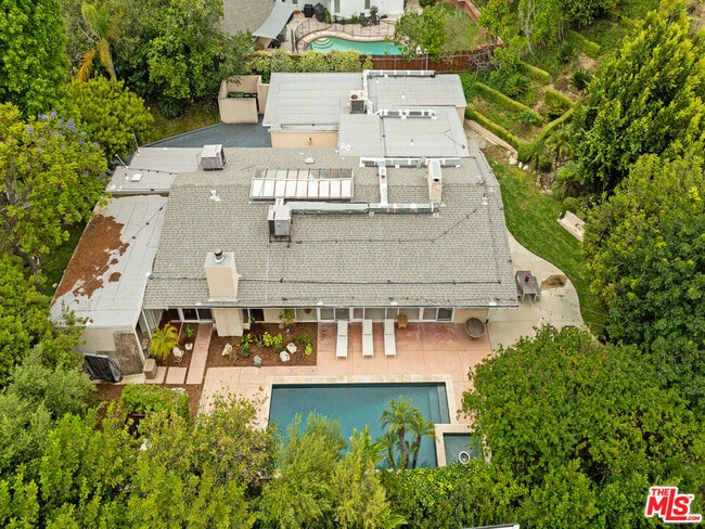 Building Photo - 3835 Sapphire Dr