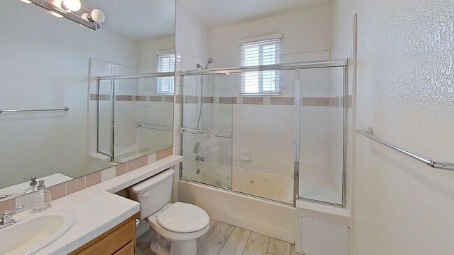Building Photo - Townhome in Gated community in Woodland Hills