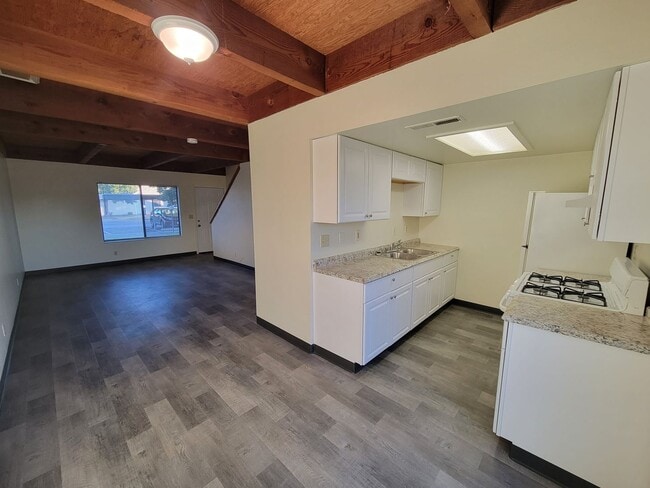 Building Photo - 2 Story Condo in Corning - Richfield Garde...